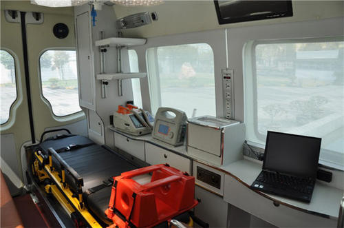 伊犁救护车内部